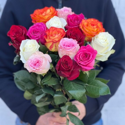 Букет из разноцветных роз с доставкой  в по Зиме